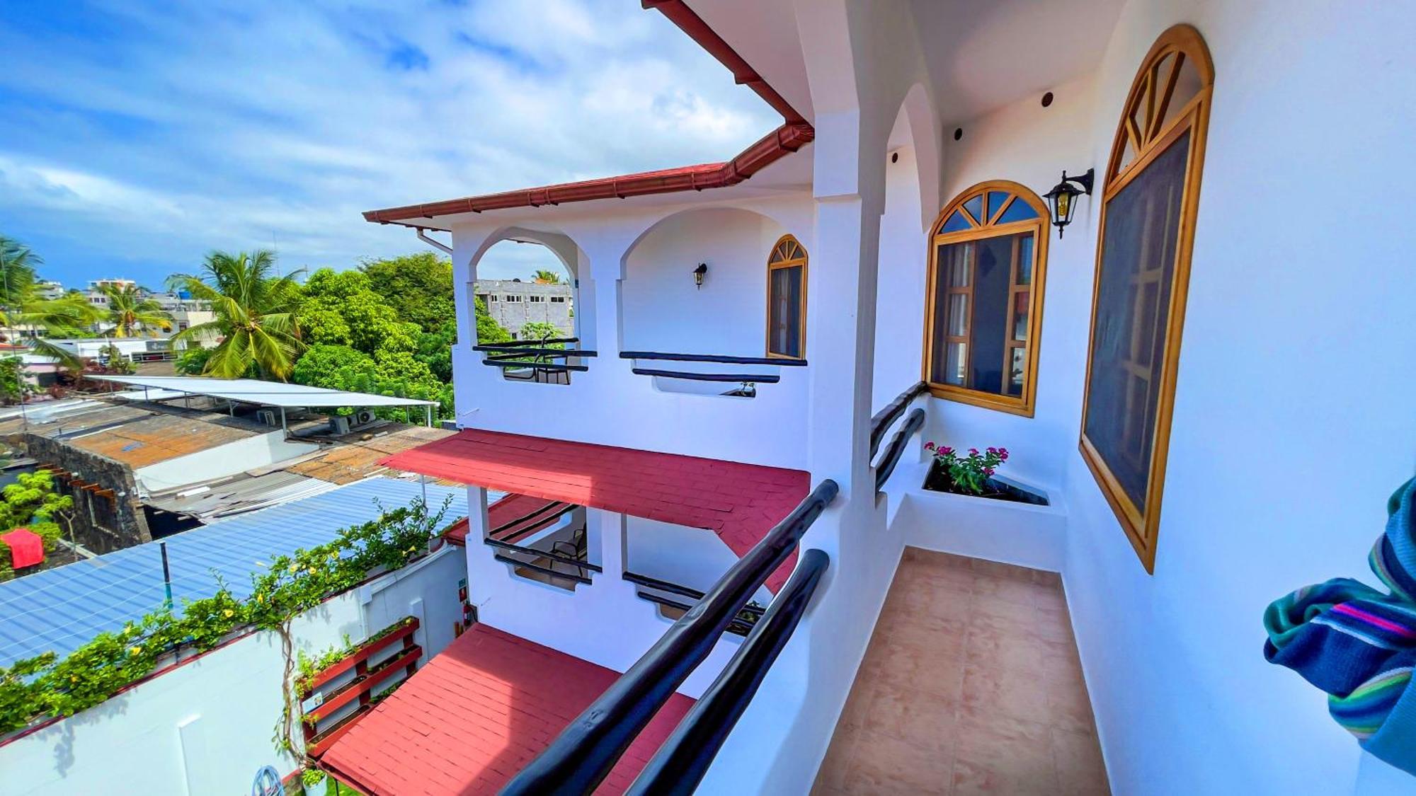 Hotel Galapagos Suites B&B Puerto Ayora Kültér fotó