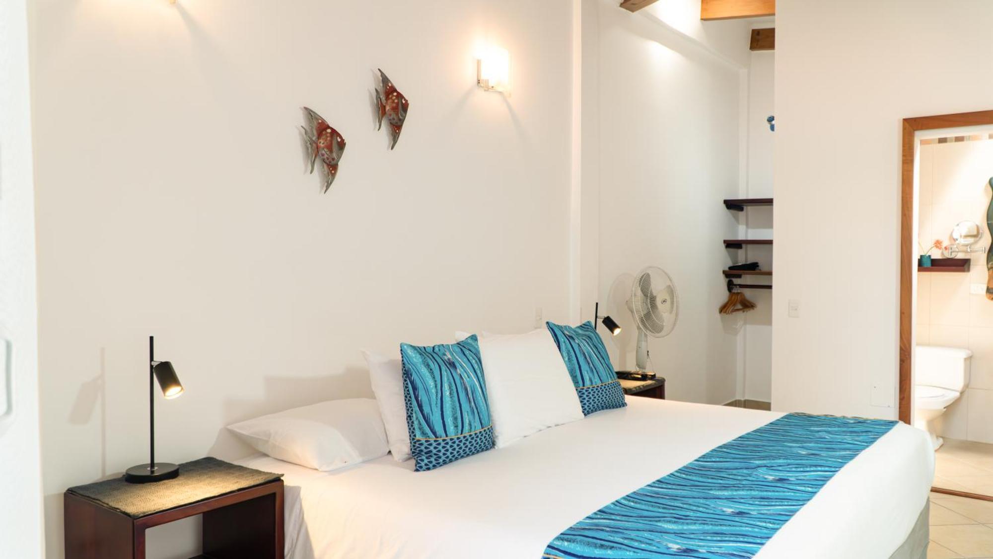 Hotel Galapagos Suites B&B Puerto Ayora Kültér fotó