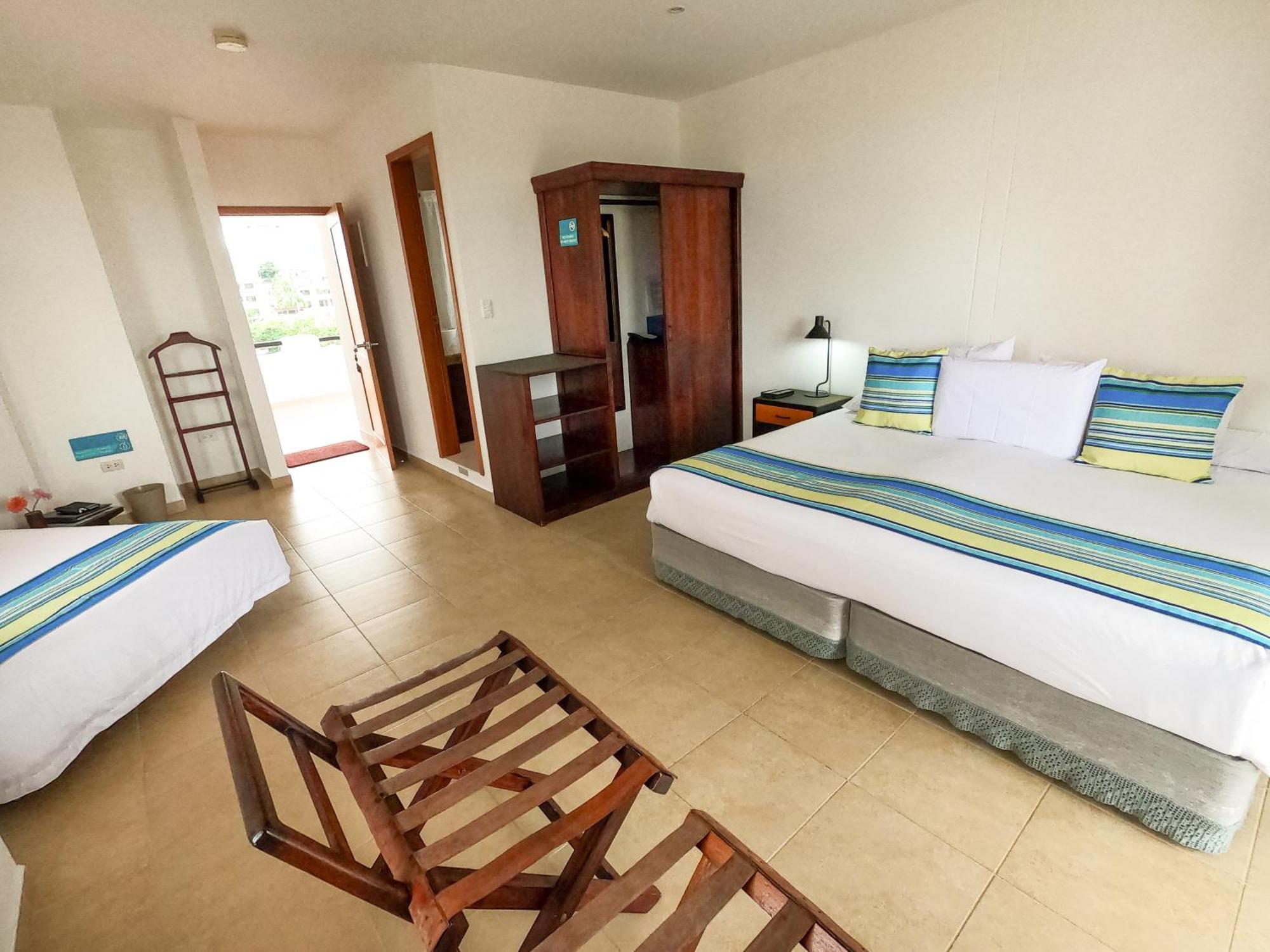 Hotel Galapagos Suites B&B Puerto Ayora Kültér fotó