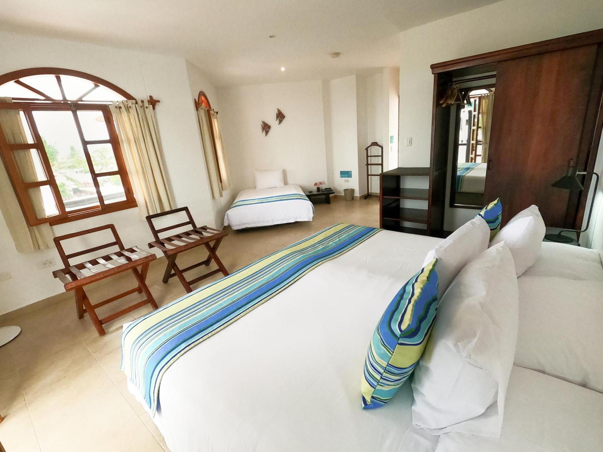 Hotel Galapagos Suites B&B Puerto Ayora Kültér fotó