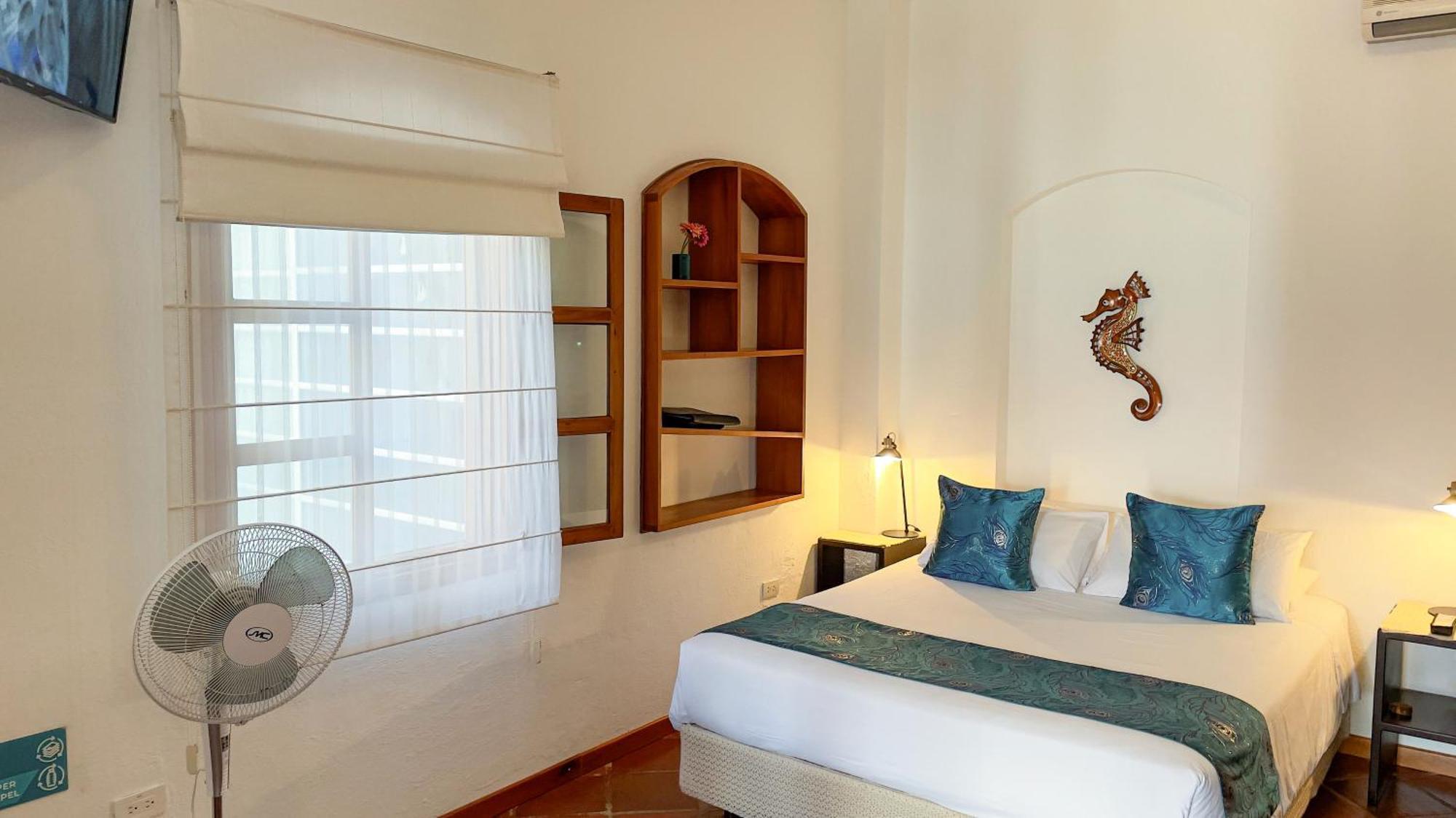 Hotel Galapagos Suites B&B Puerto Ayora Kültér fotó