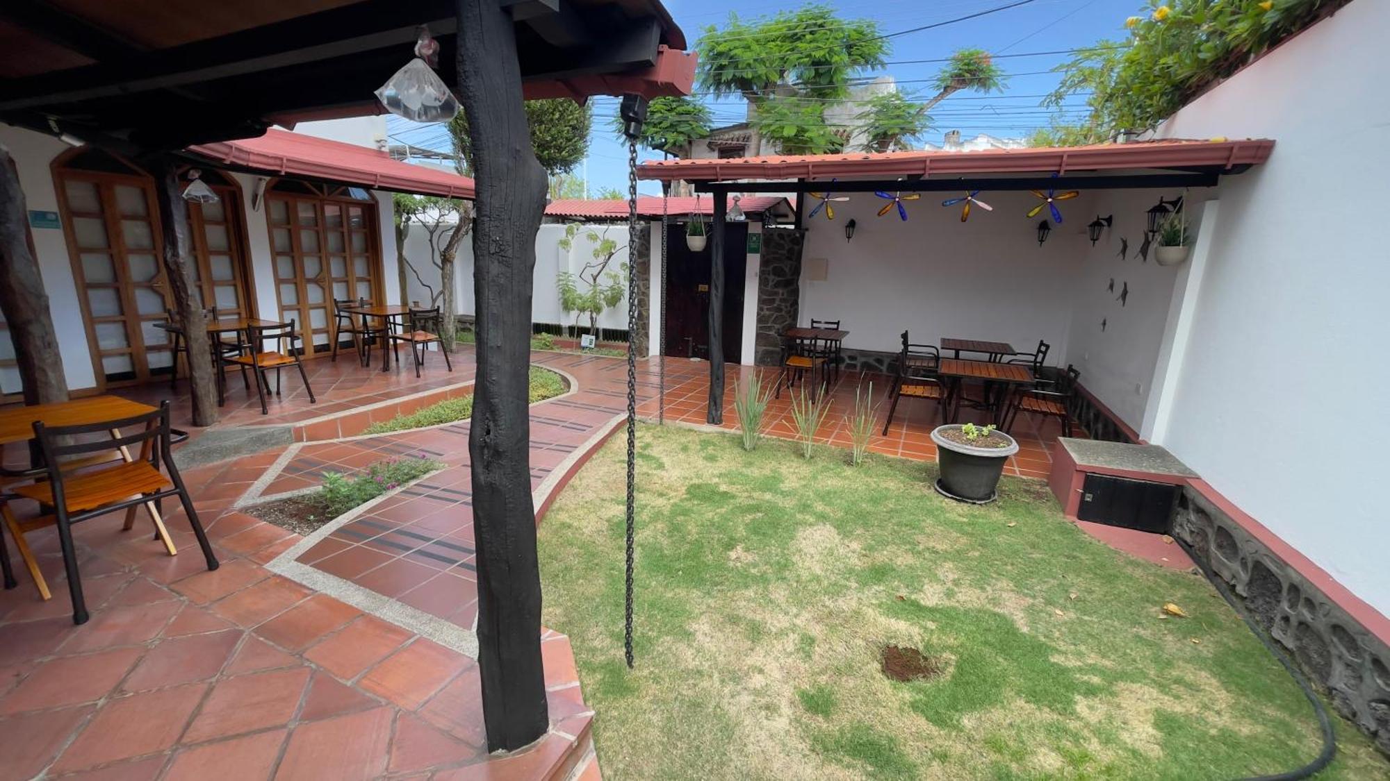 Hotel Galapagos Suites B&B Puerto Ayora Kültér fotó