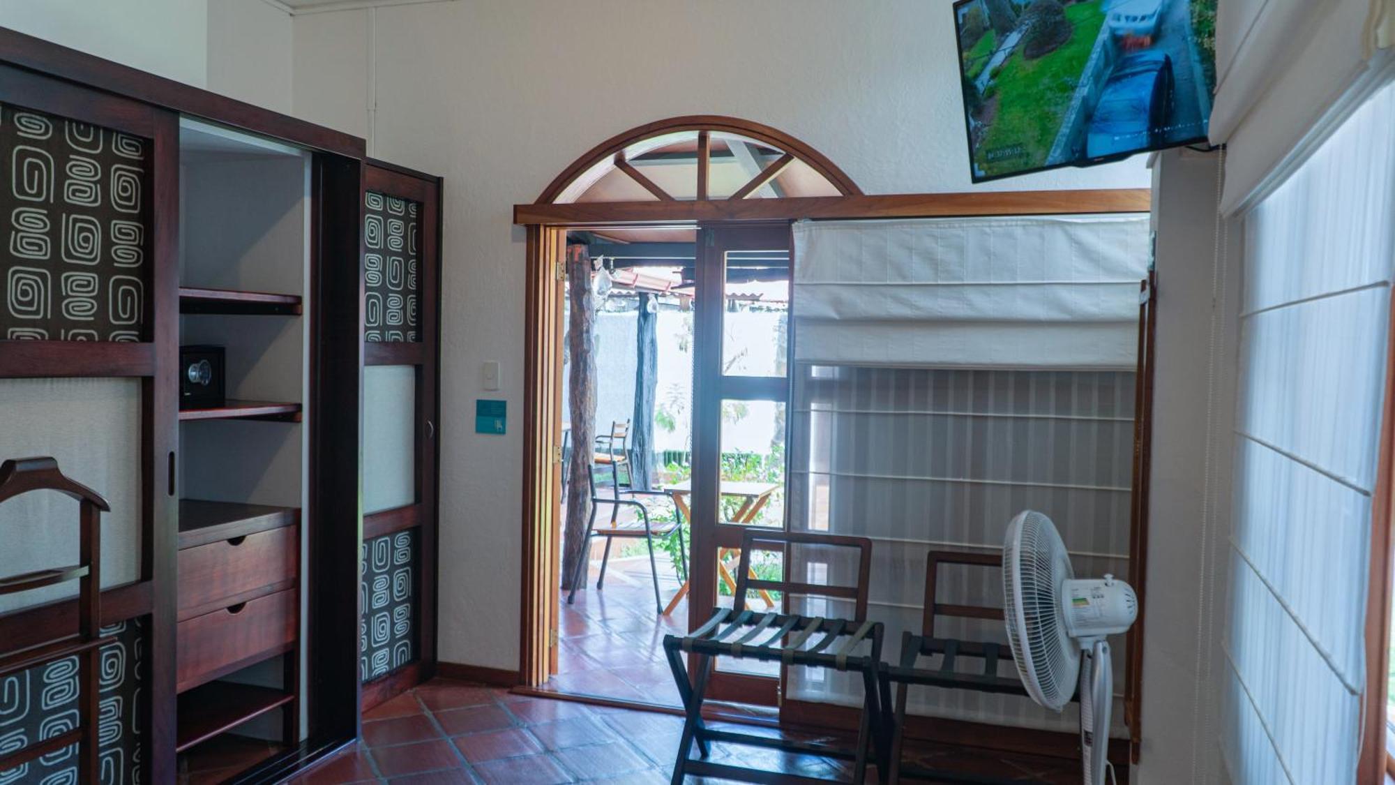 Hotel Galapagos Suites B&B Puerto Ayora Kültér fotó